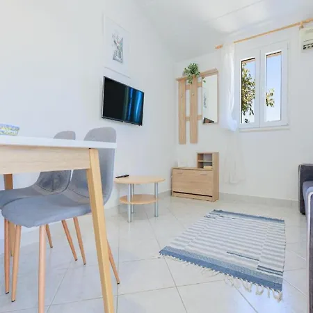 Lumbarda Resort Apartments Daire
